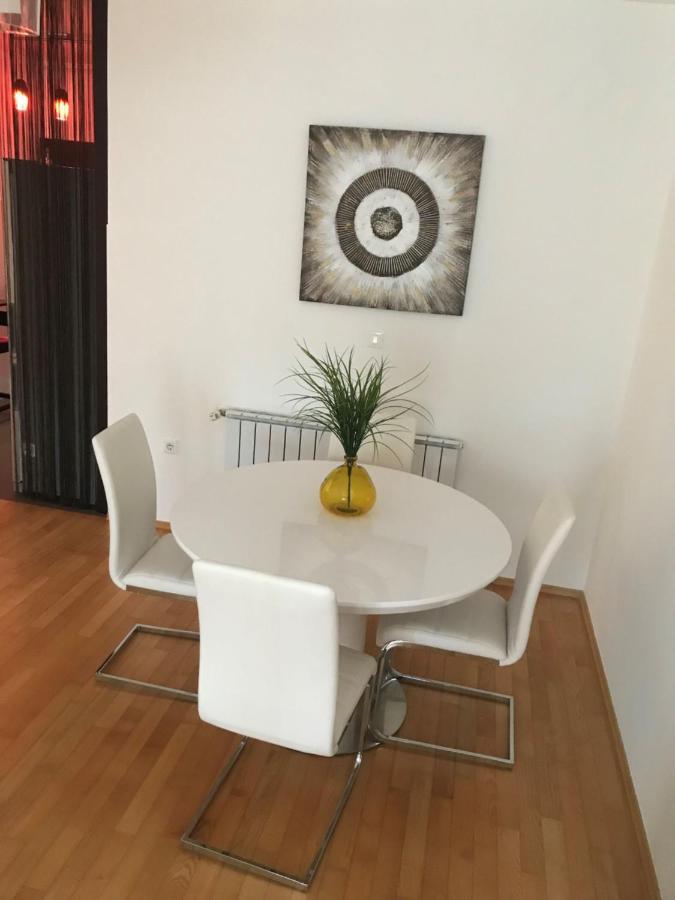 Apartmán Angela With Private Garage Slot